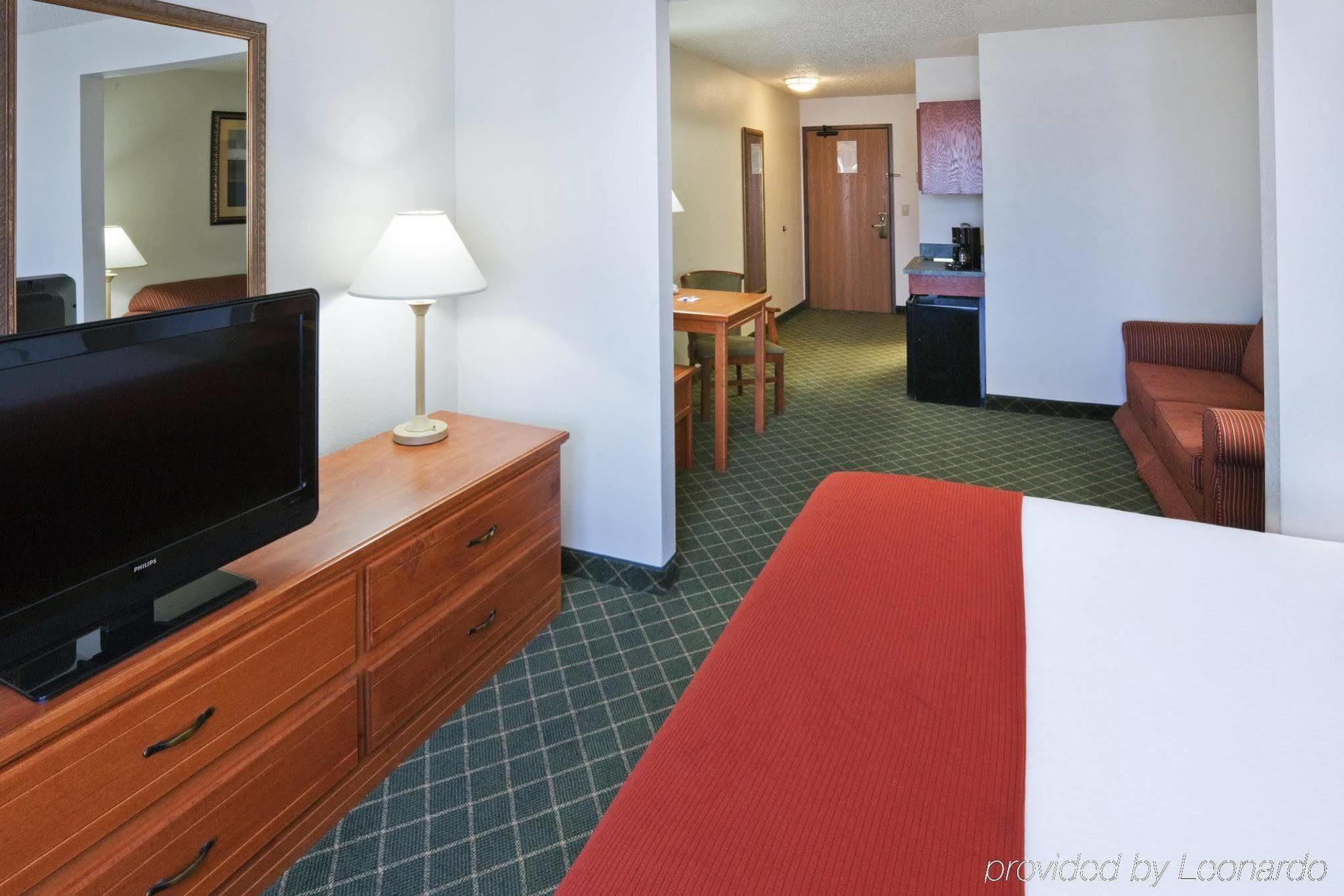 Holiday Inn Express Hotel & Suites Chickasha By Ihg Habitación foto