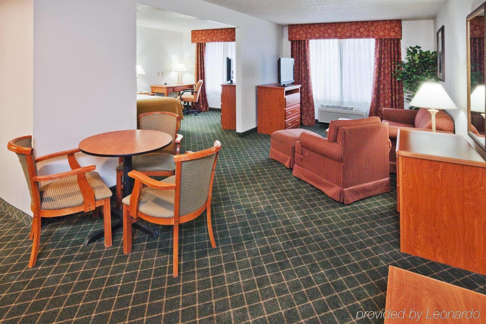 Holiday Inn Express Hotel & Suites Chickasha By Ihg Habitación foto